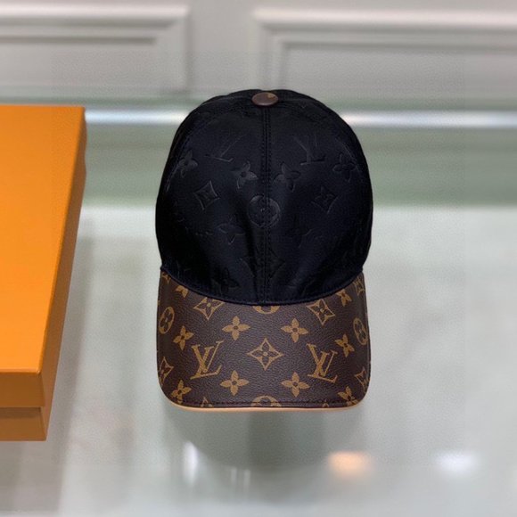 AUTHENTIC Louis Vuitton Hats main image 6